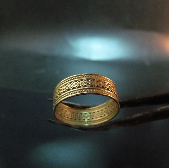 14k yellow solid gold wedding Ring for man. - Picture 2 of 7